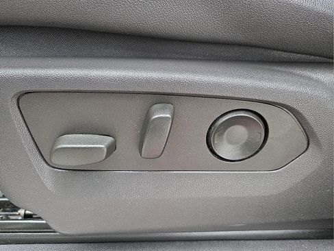 Used 2023 Chevrolet Silverado 1500 ZR2 image 12