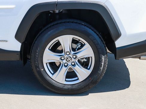 Used 2023 Toyota RAV4 LE AWD/4WD image 8