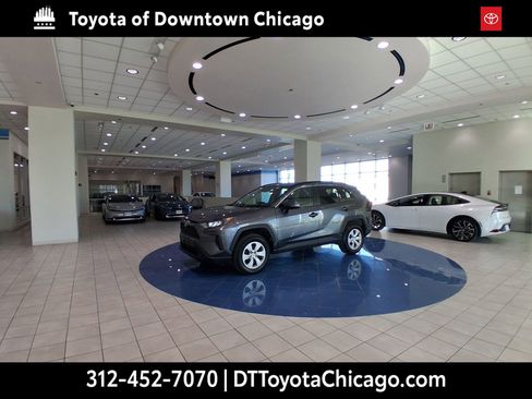 Used 2021 Toyota RAV4 LE image 3