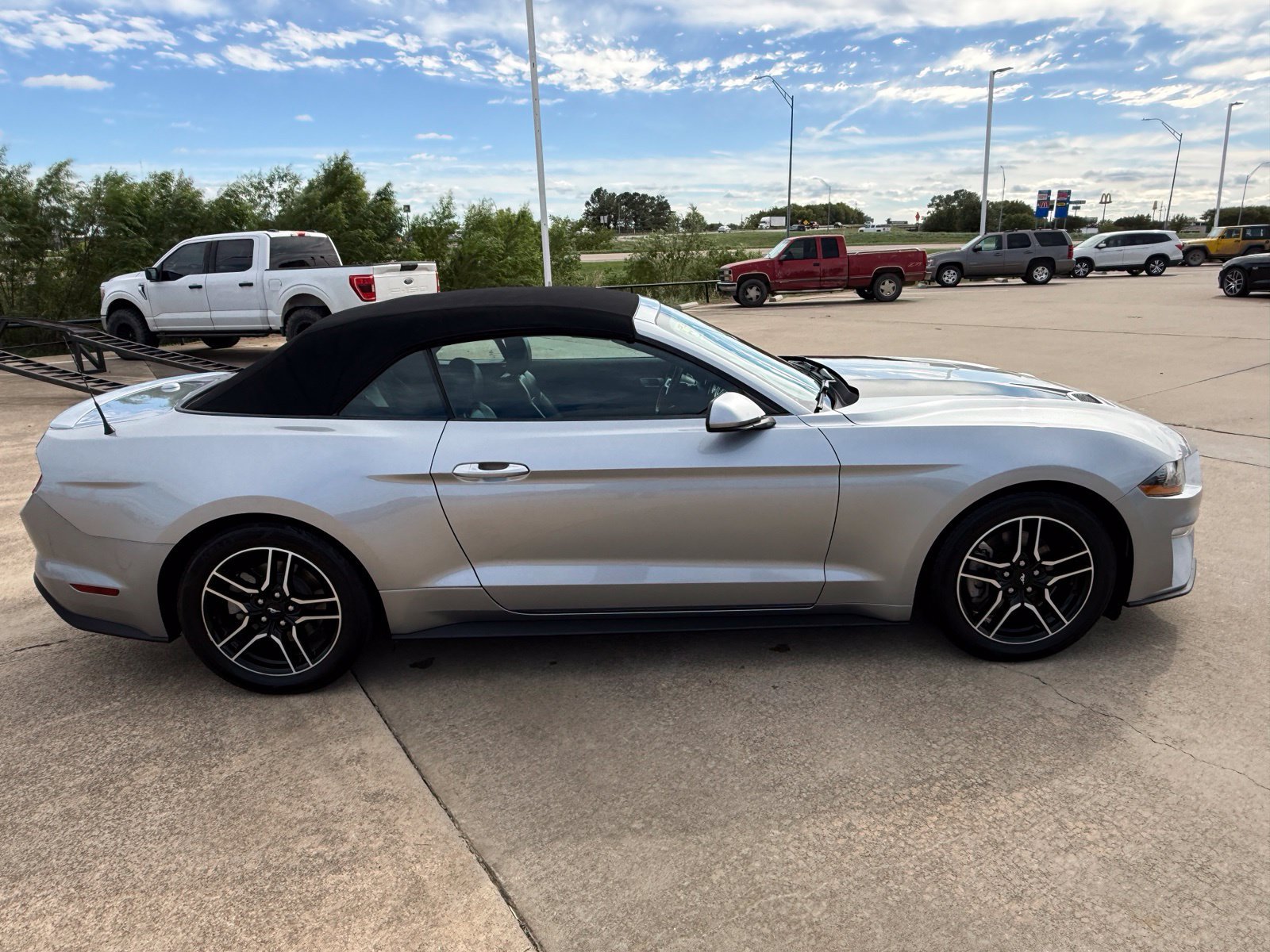 Used 2022 Ford Mustang Premium RWD image 7
