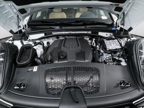 New 2026 Porsche Macan AWD image 36