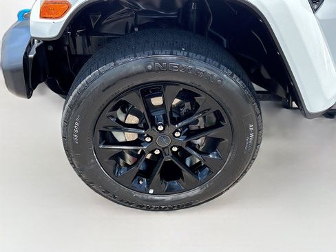 Used 2024 Jeep Wrangler Unlimited Sahara AWD/4WD image 30