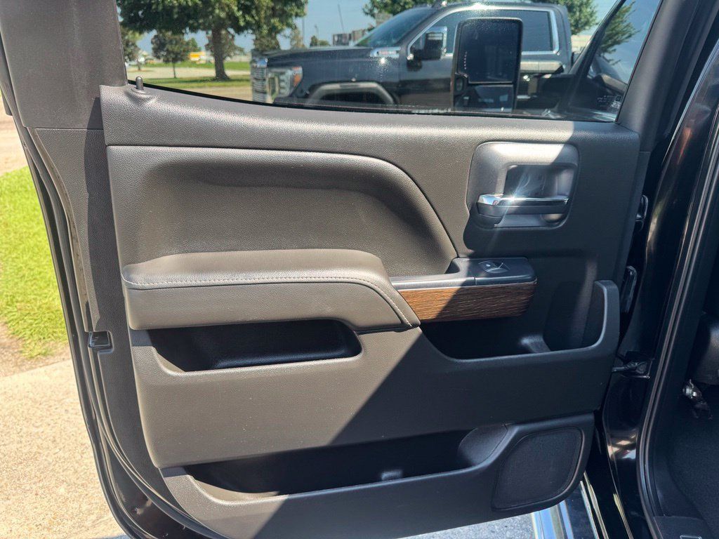 Used 2017 GMC Sierra 3500 Denali w/ Duramax Plus Package AWD/4WD image 9