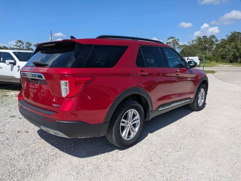 Certified 2023 Ford Explorer XLT w/ Equipment Group 202A AWD/4WD image 4