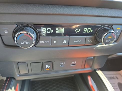 Used 2025 Nissan Frontier PRO-4X image 29