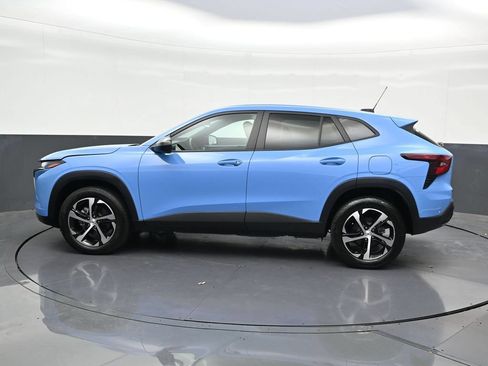 Used 2024 Chevrolet Trax RS FWD image 2