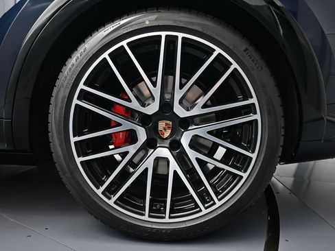 Certified 2026 Porsche Cayenne GTS AWD/4WD image 26