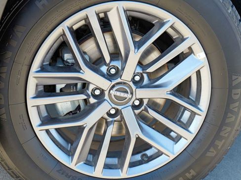 Used 2023 Nissan Rogue S image 2