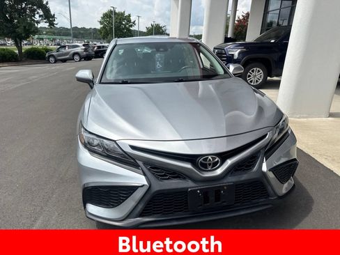 Used 2021 Toyota Camry SE FWD image 3