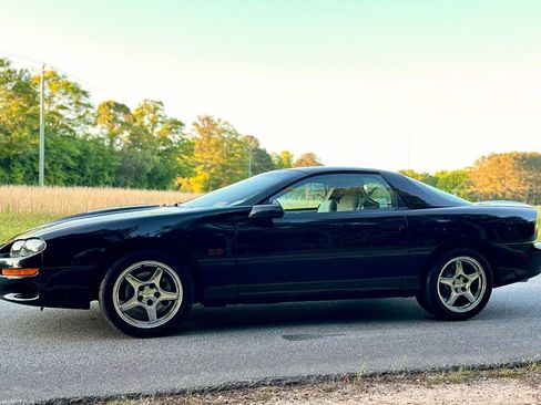 Used 2000 Chevrolet Camaro Z28 w/ SS Performance/Appearance Pkg RWD image 6