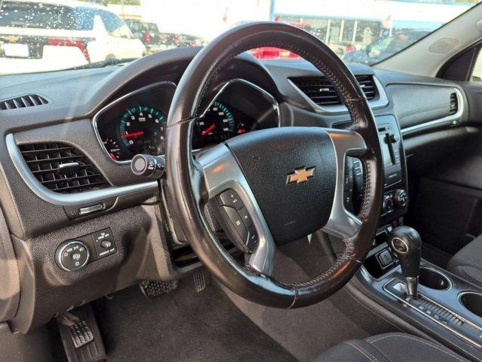 Used 2017 Chevrolet Traverse LT w/ Style and Technology Package FWD image 10