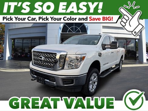 Used 2019 Nissan Titan SV w/ SV Convenience Package image 1