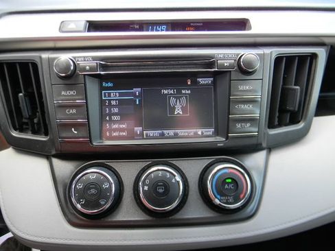 Used 2014 Toyota RAV4 LE AWD/4WD image 12