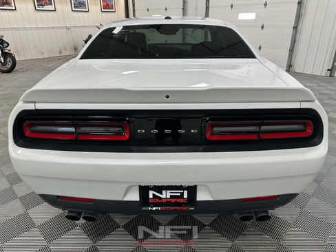 Used 2016 Dodge Challenger R/T RWD image 9