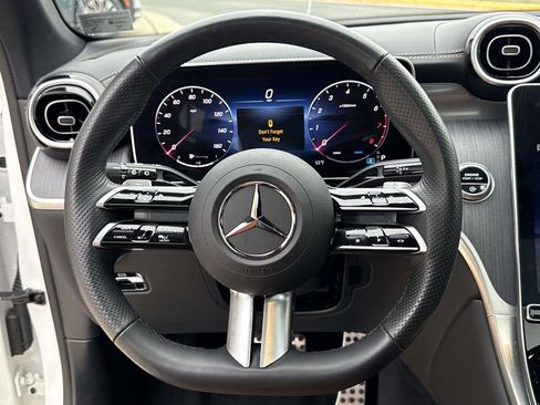 Used 2024 Mercedes-Benz GLC 300 4MATIC image 23
