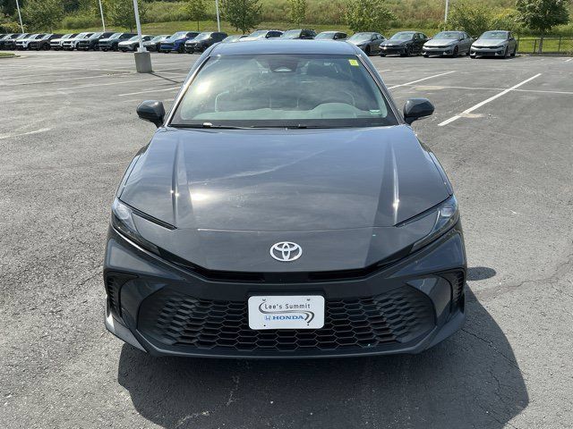 Used 2025 Toyota Camry SE FWD image 9