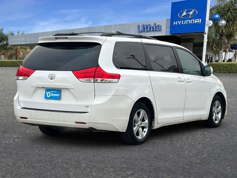 Used 2012 Toyota Sienna LE image 2