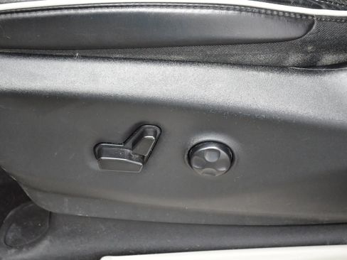 Used 2023 Chrysler Pacifica Limited FWD image 15
