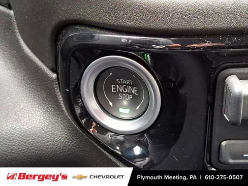 Certified 2025 GMC Sierra 1500 SLT image 25