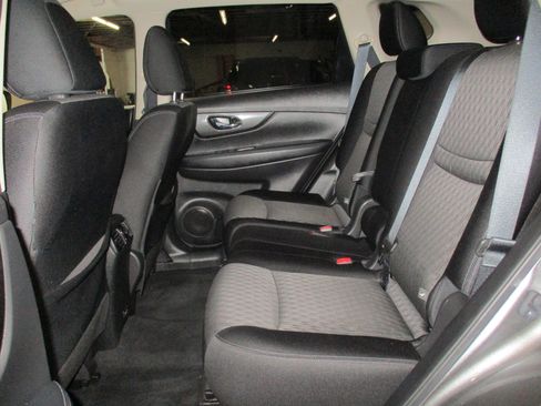 Used 2020 Nissan Rogue SV image 28