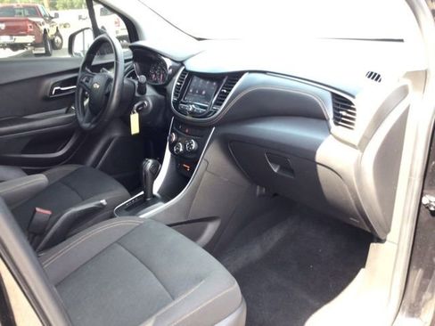 Used 2021 Chevrolet Trax LS w/ Tint and Cruise Package FWD image 11