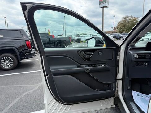Used 2025 Lincoln Aviator AWD w/ Equipment Group 101A image 31