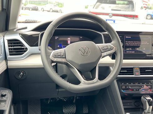 New 2025 Volkswagen Taos SE image 6