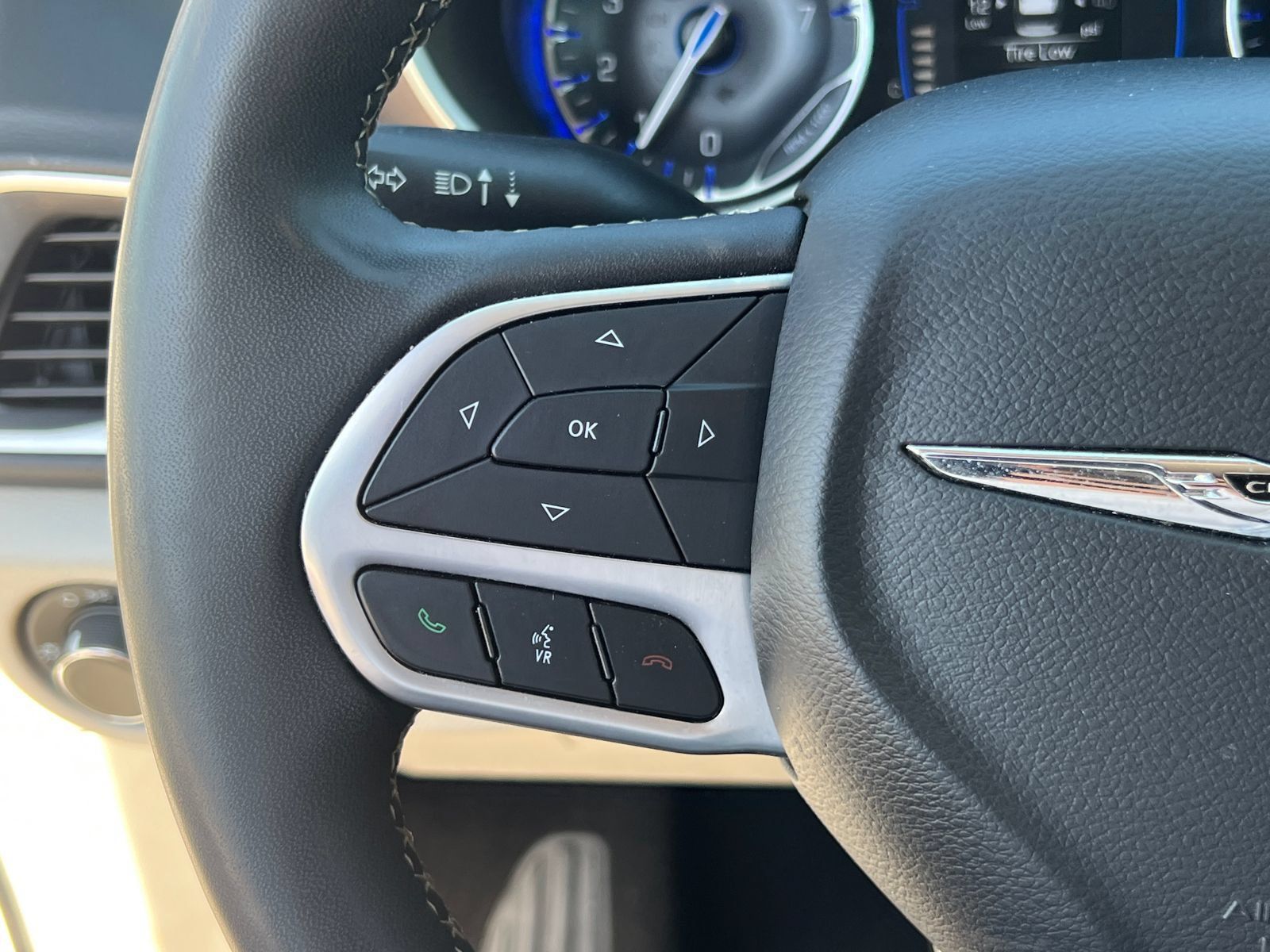 Used 2022 Chrysler Voyager LX FWD image 24