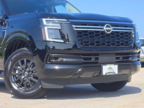 Used 2025 Nissan Armada SV AWD/4WD image 2