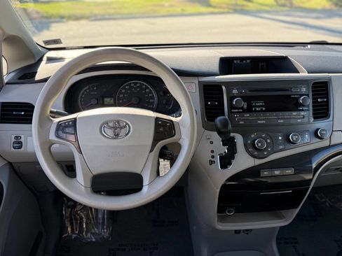 Used 2011 Toyota Sienna LE image 16