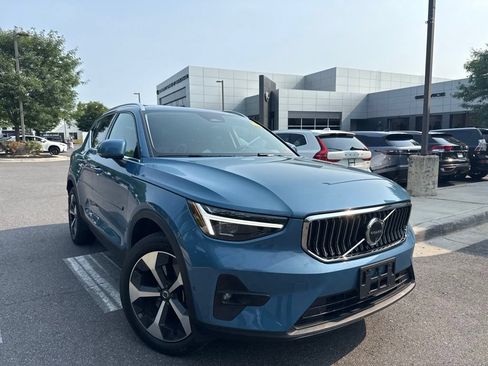 Used 2024 Volvo XC40 B5 Plus w/ Protection Package Premier AWD/4WD image 2