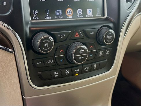 Used 2017 Jeep Grand Cherokee Limited image 18