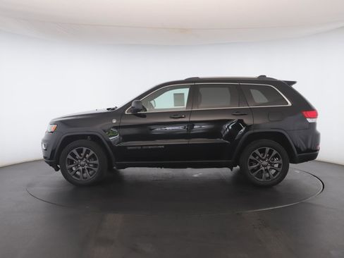 Used 2020 Jeep Grand Cherokee Laredo AWD/4WD image 18