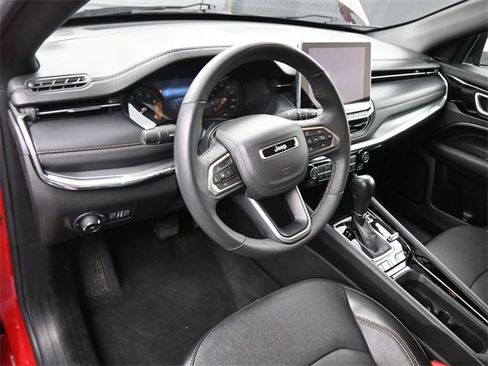 Used 2023 Jeep Compass Limited image 18