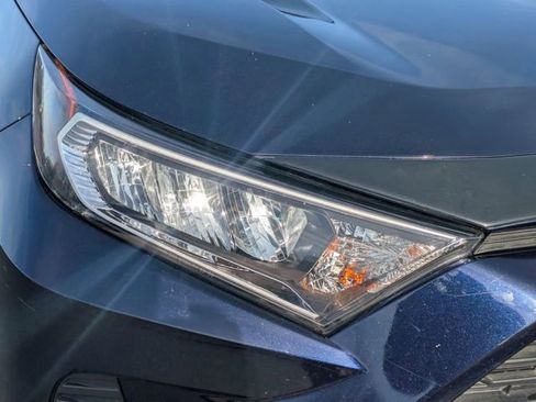 Used 2021 Toyota RAV4 XLE Premium image 10