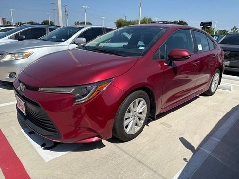 Used 2025 Toyota Corolla LE w/ LE Premium Package FWD image 2