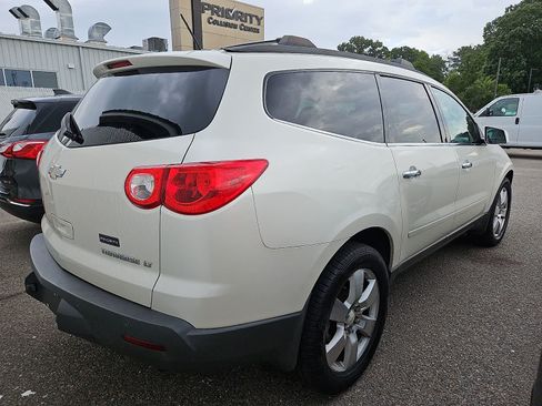 Used 2011 Chevrolet Traverse LT w/ All-Star Package FWD image 3