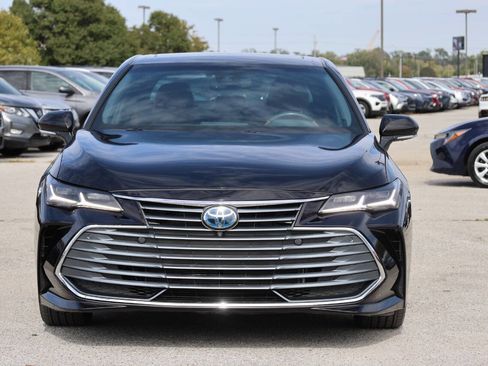 Used 2020 Toyota Avalon Limited image 2