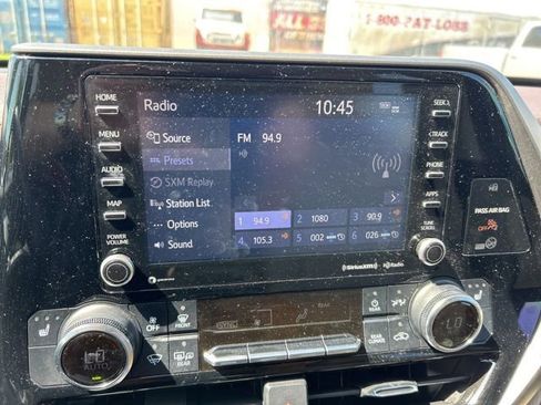 Used 2022 Toyota Highlander XLE FWD image 16