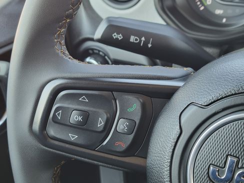 Used 2024 Jeep Wrangler Unlimited image 11