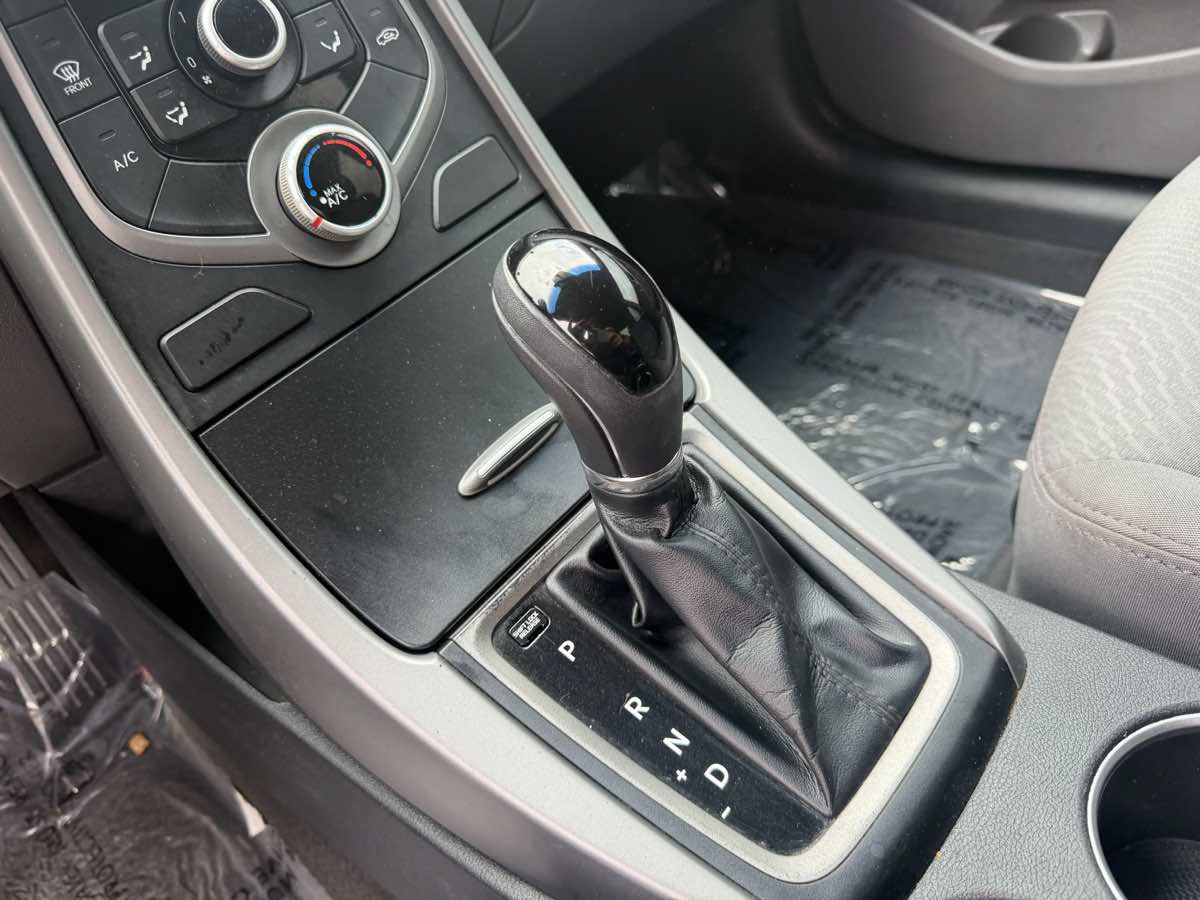 Used 2015 Hyundai Elantra SE w/ Option Group 02 FWD image 20