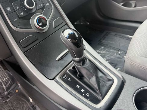 Used 2015 Hyundai Elantra SE w/ Option Group 02 FWD image 20