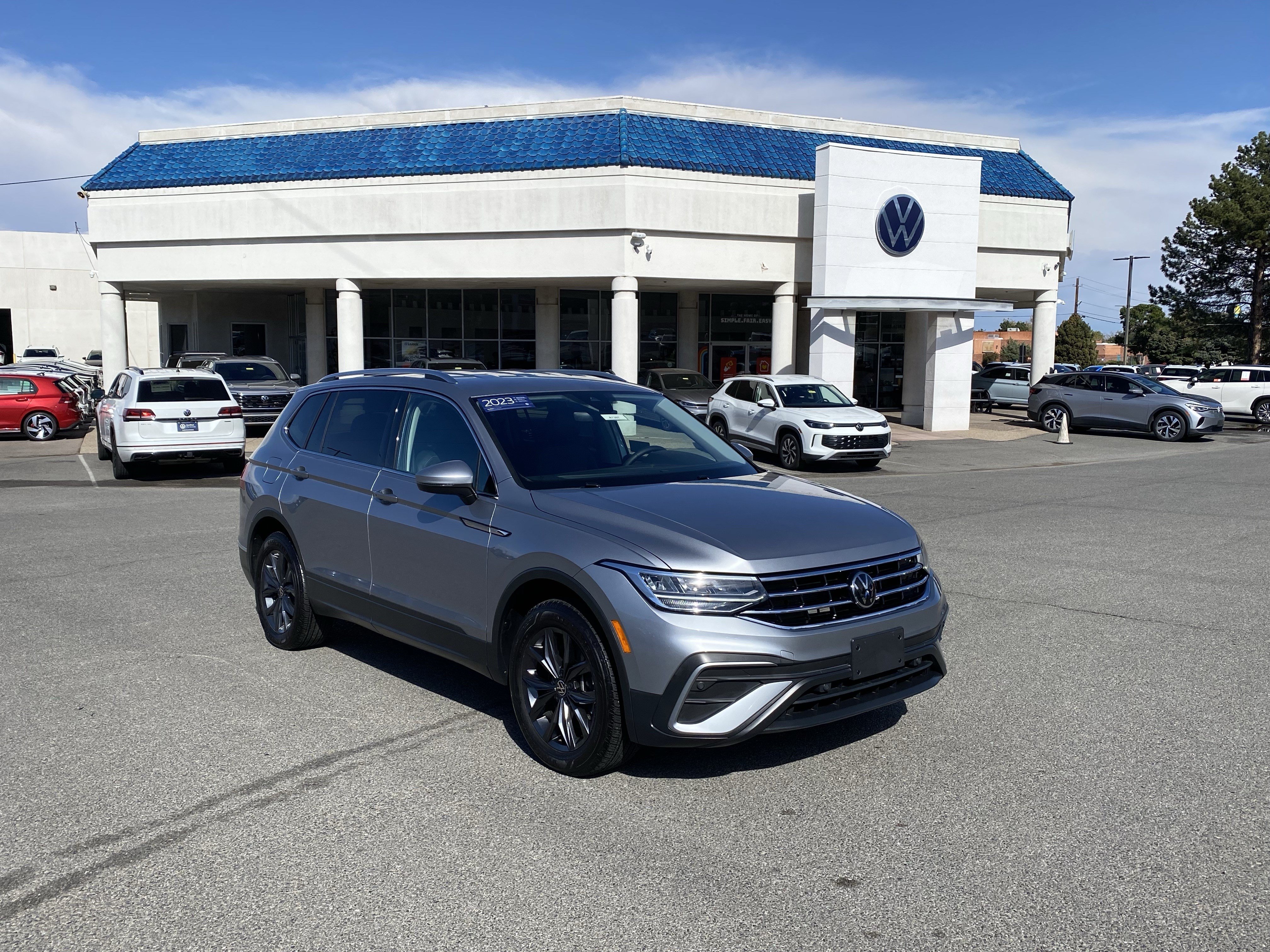 Certified 2023 Volkswagen Tiguan SE FWD image 2