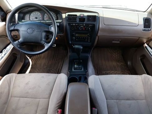 Used 2002 Toyota 4Runner SR5 RWD image 2