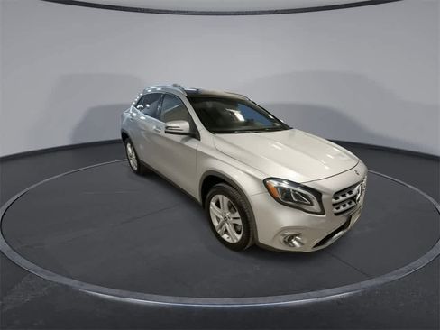 Used 2019 Mercedes-Benz GLA 250 4MATIC image 2