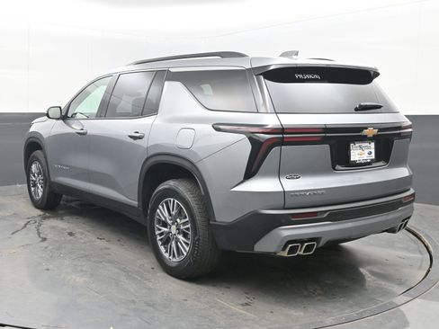 Used 2025 Chevrolet Traverse LT image 8