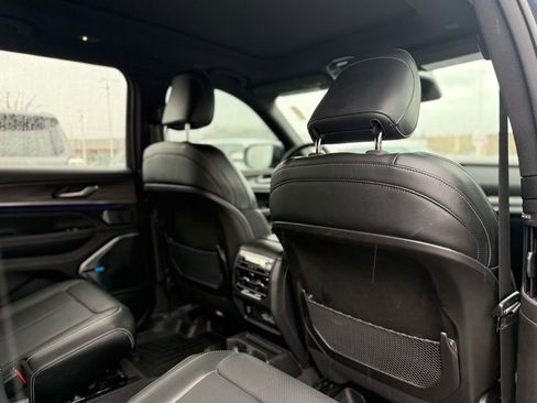 Used 2023 Jeep Grand Cherokee L Overland image 17