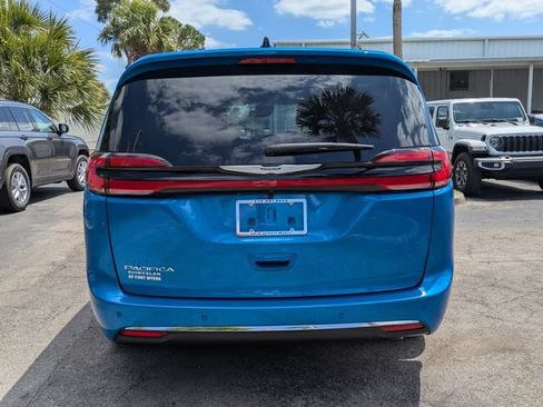 New 2026 Chrysler Pacifica Select FWD image 5