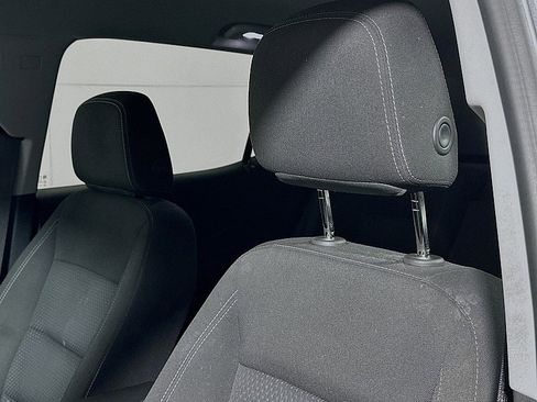 Used 2024 GMC Terrain SLE w/ Driver Convenience Package image 19