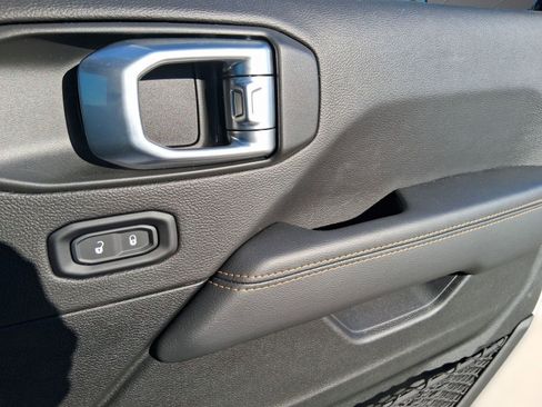 Used 2022 Jeep Wrangler Unlimited High Altitude image 28